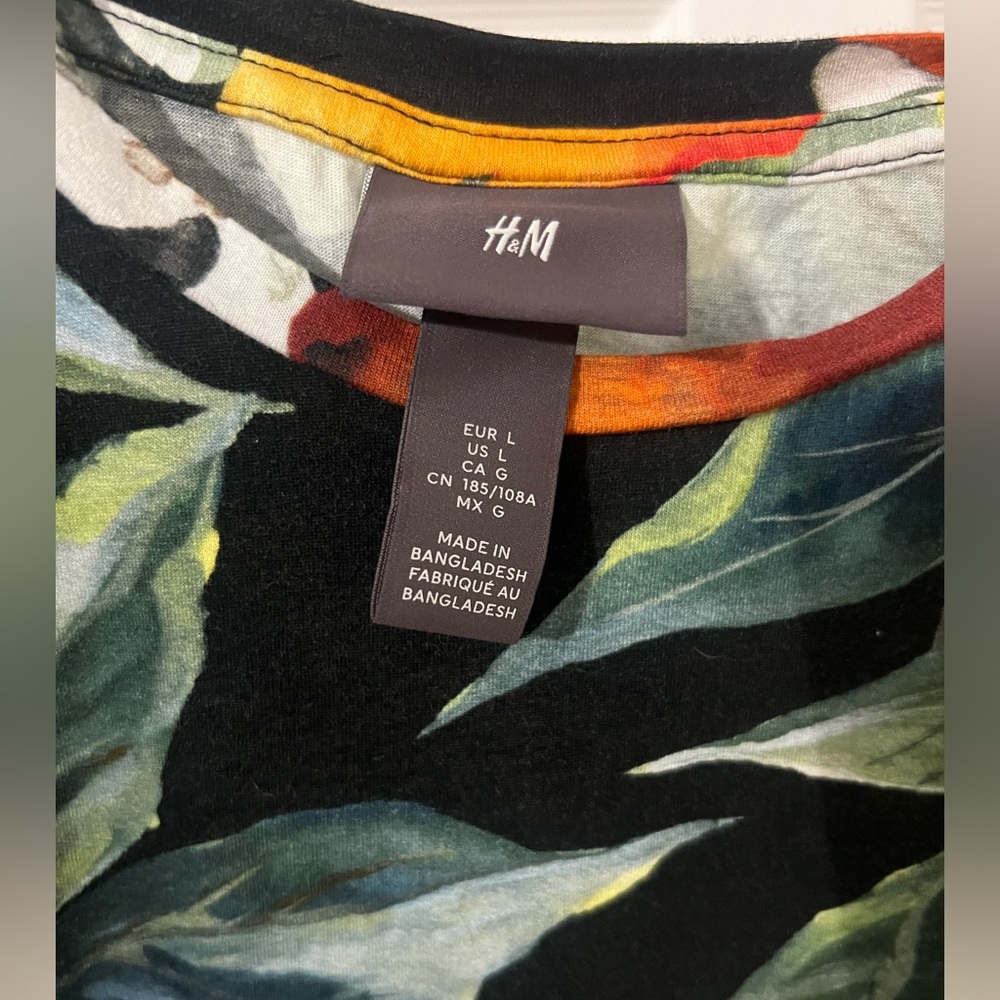 H&M T-Shirt Size Mens Large. Only Worn a Handful of Times. Great Condition. - Picture 3 of 3